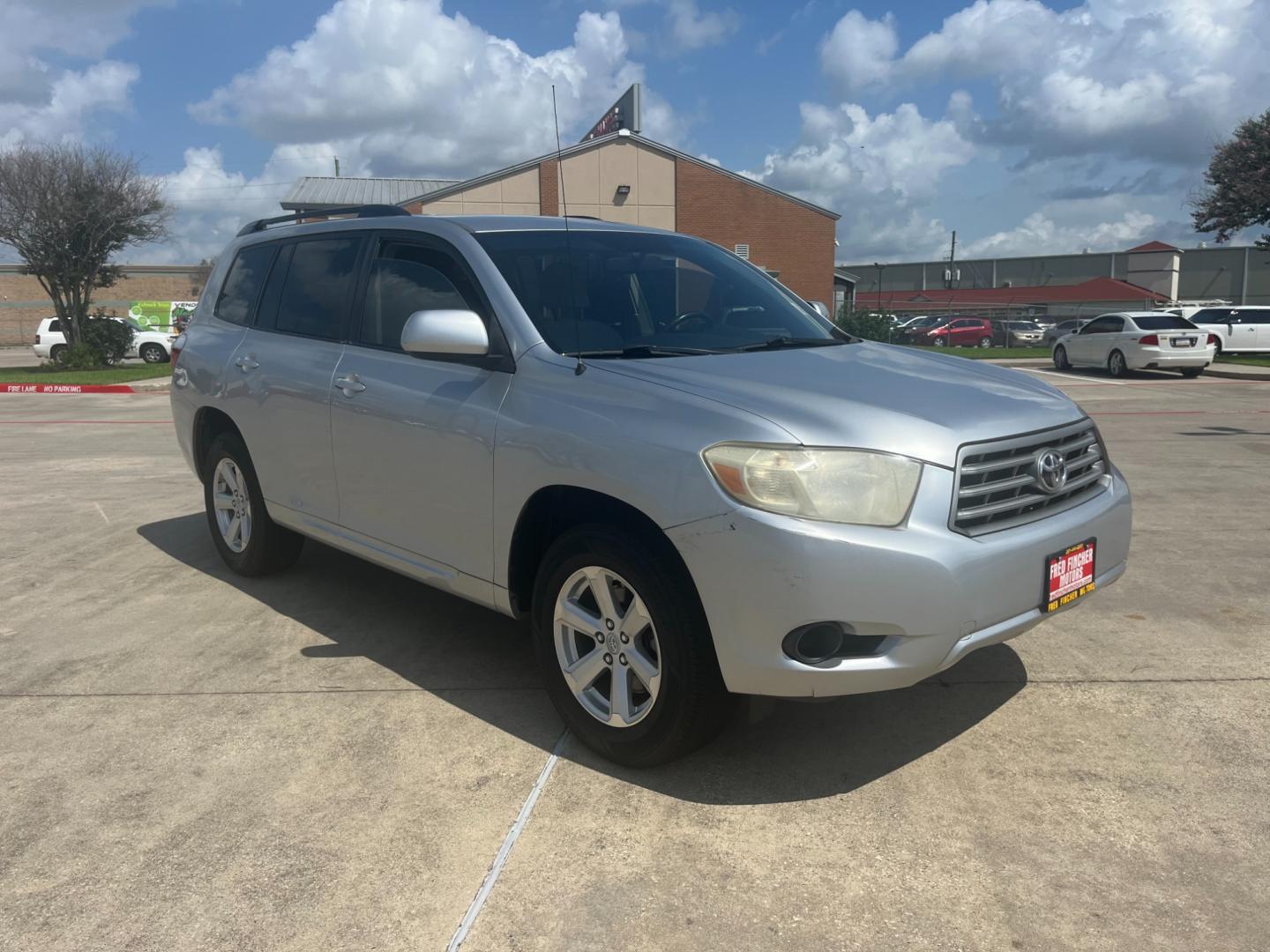2009 SILVER /gray Toyota Highlander Base 2WD (JTEDA41A192) with an 3.5L V6 DOHC 24V engine, 5-Speed Automatic transmission, located at 14700 Tomball Parkway 249, Houston, TX, 77086, (281) 444-2200, 29.928619, -95.504074 - Photo#0